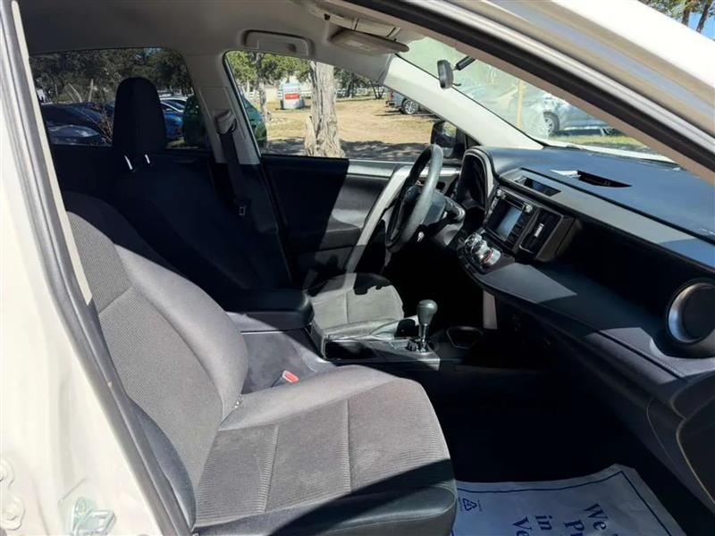 Toyota RAV4 LE FWD 2016