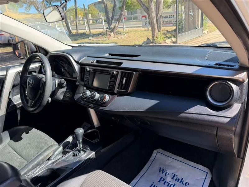 Toyota RAV4 LE FWD 2016