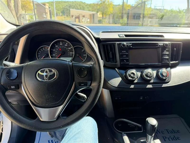Toyota RAV4 LE FWD 2016