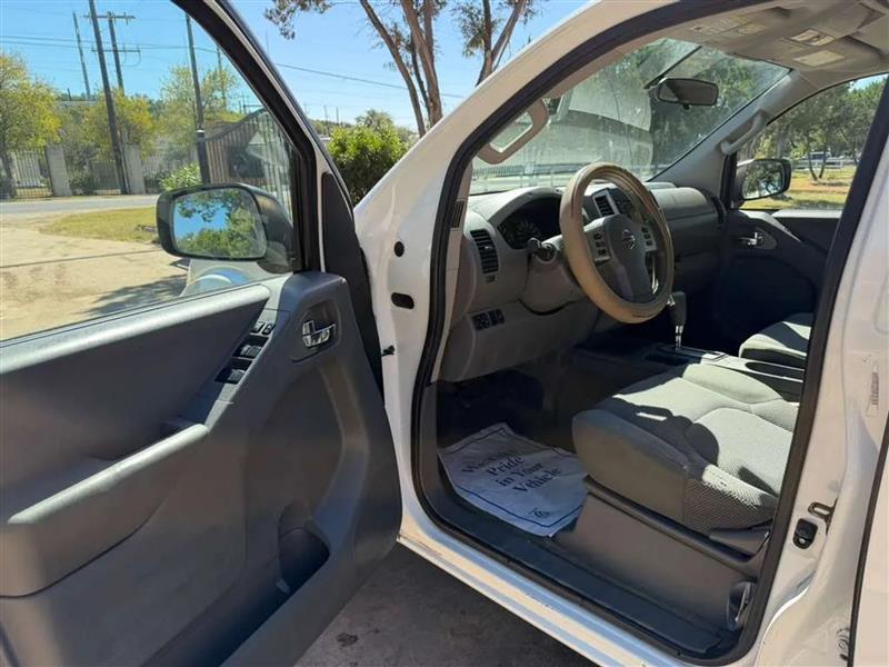 Nissan Frontier SV Crew Cab V6 2015