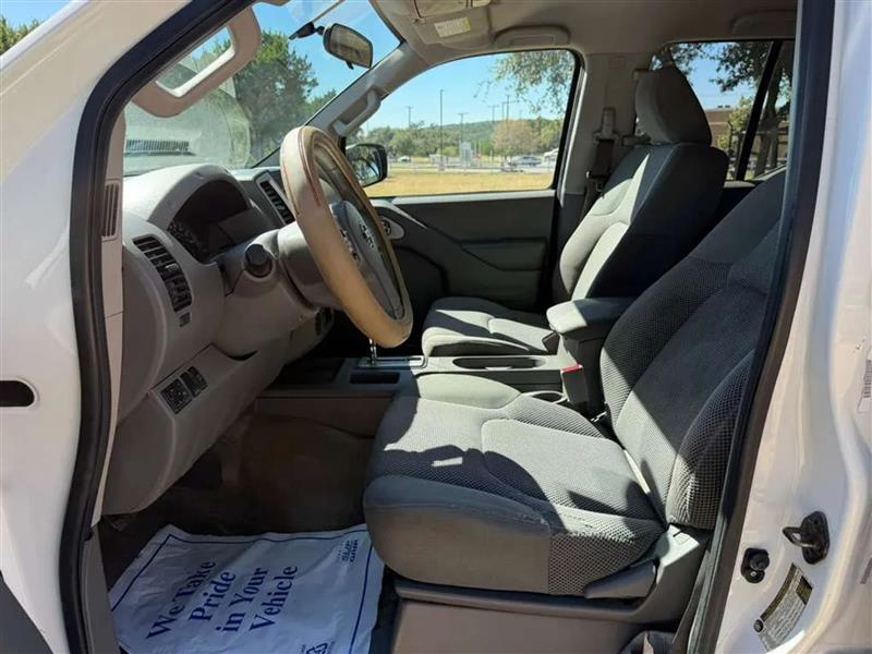 Nissan Frontier SV Crew Cab V6 2015