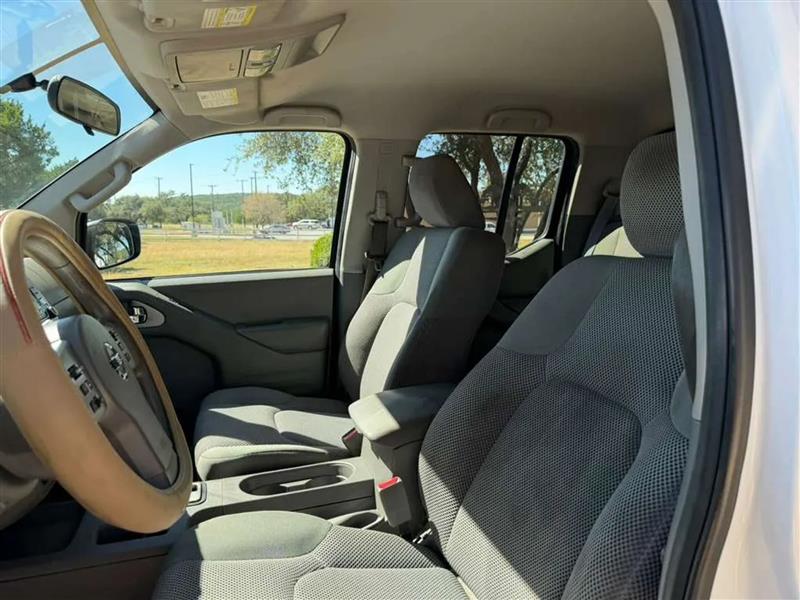 Nissan Frontier SV Crew Cab V6 2015