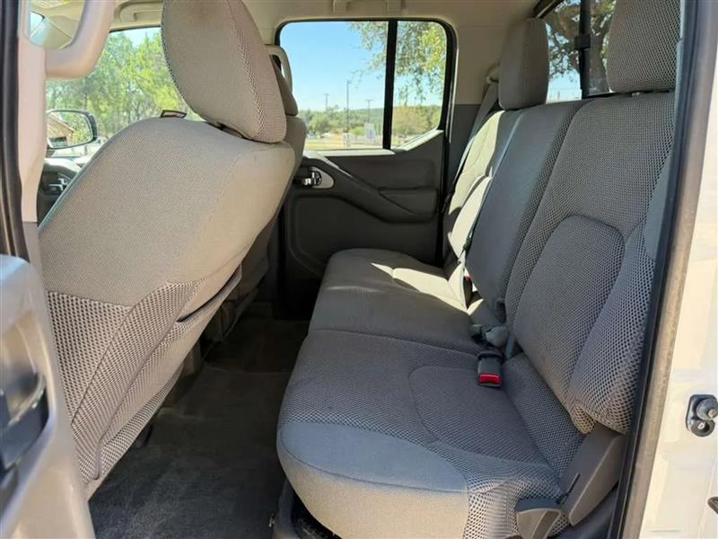 Nissan Frontier SV Crew Cab V6 2015