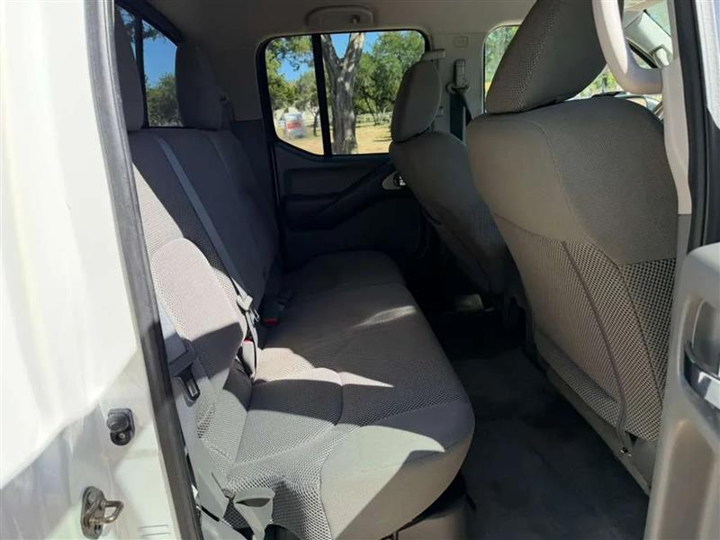 Nissan Frontier SV Crew Cab V6 2015