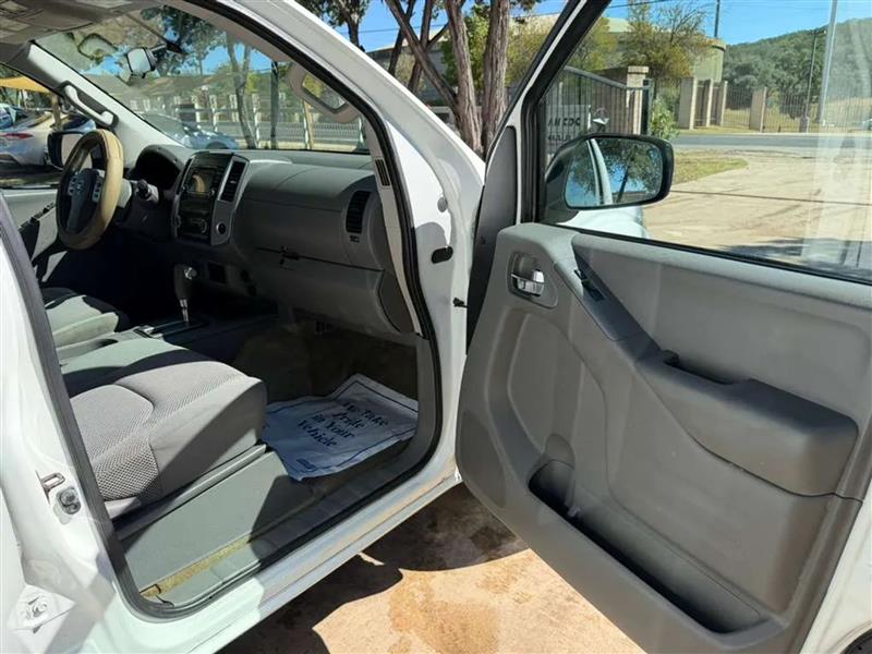 Nissan Frontier SV Crew Cab V6 2015