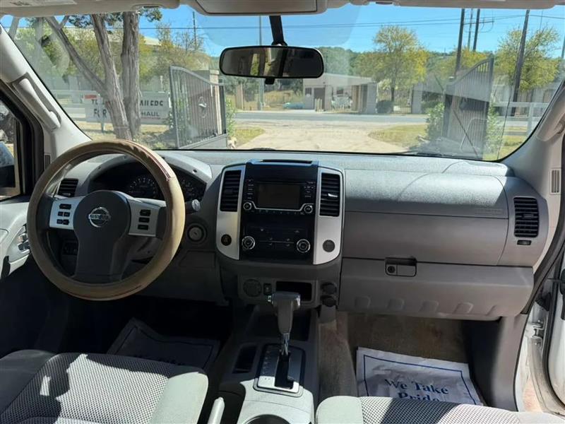 Nissan Frontier SV Crew Cab V6 2015