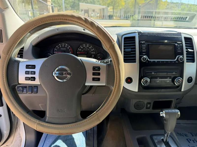 Nissan Frontier SV Crew Cab V6 2015