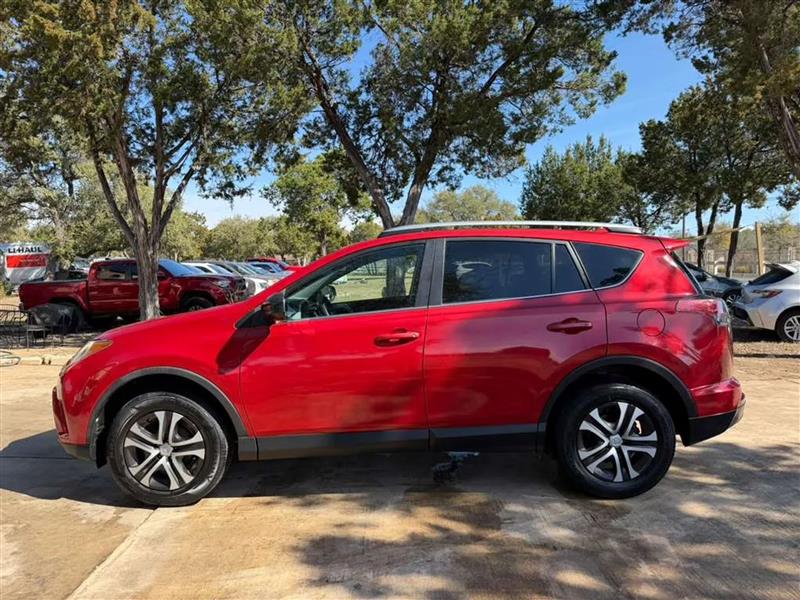 Toyota RAV4 LE FWD 2017