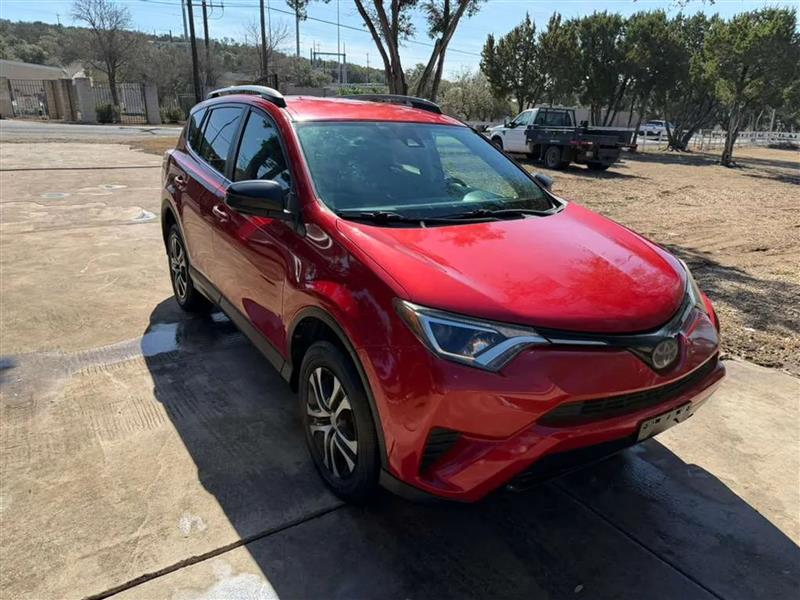 Toyota RAV4 LE FWD 2017