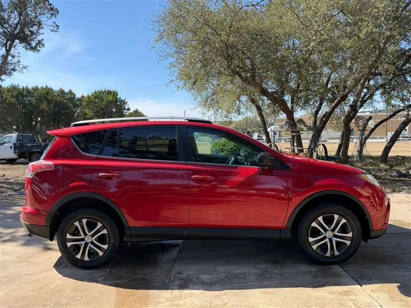 Toyota RAV4 LE FWD 2017