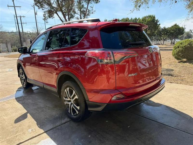 Toyota RAV4 LE FWD 2017