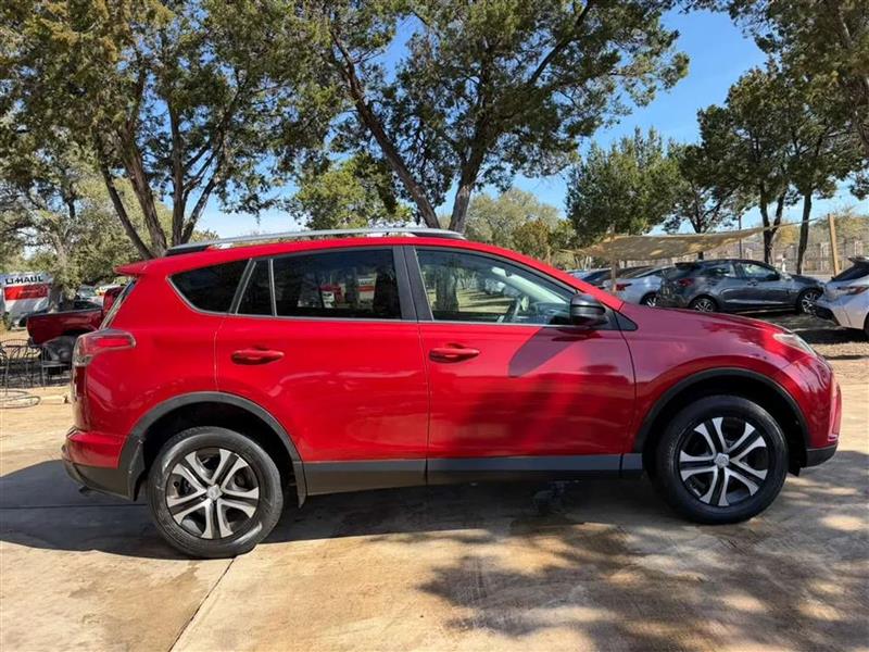 Toyota RAV4 LE FWD 2017