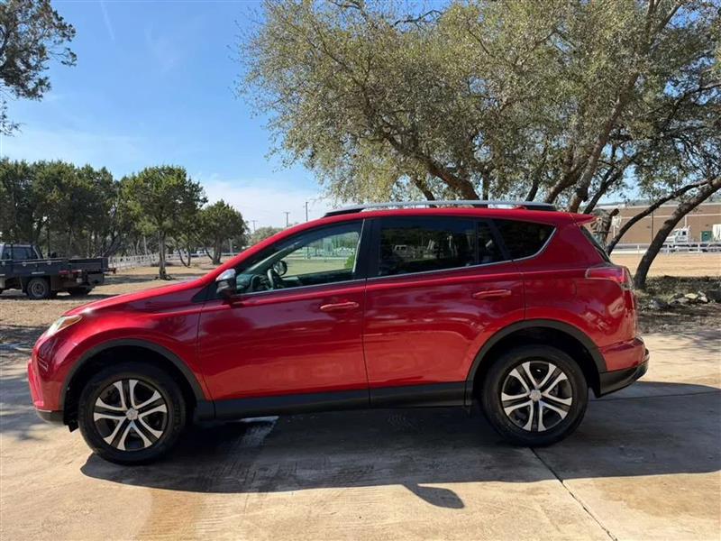 Toyota RAV4 LE FWD 2017