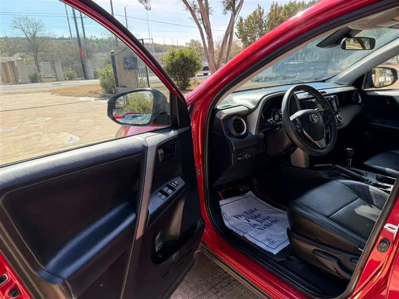 Toyota RAV4 LE FWD 2017