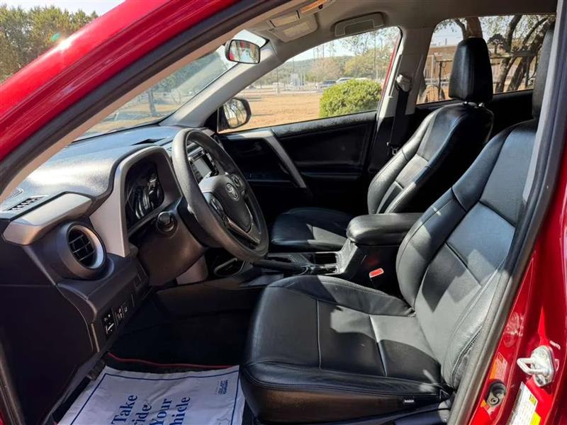 Toyota RAV4 LE FWD 2017