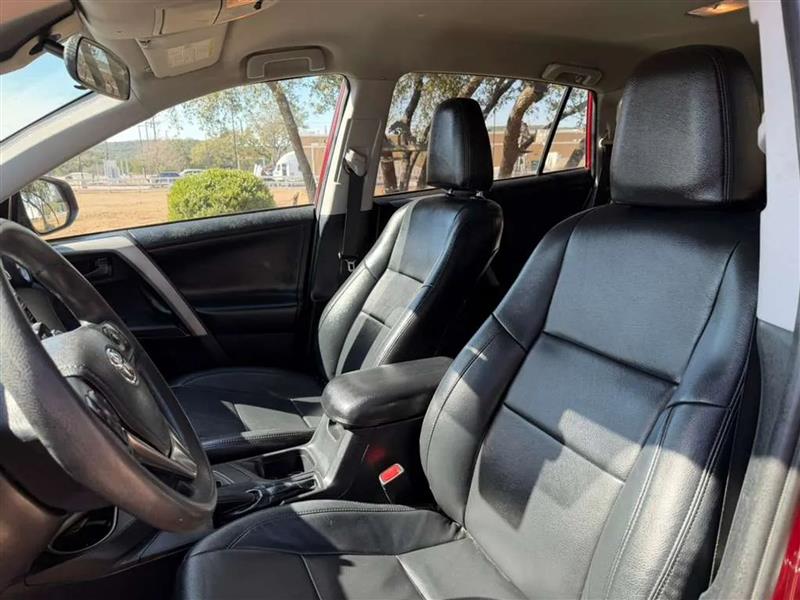 Toyota RAV4 LE FWD 2017