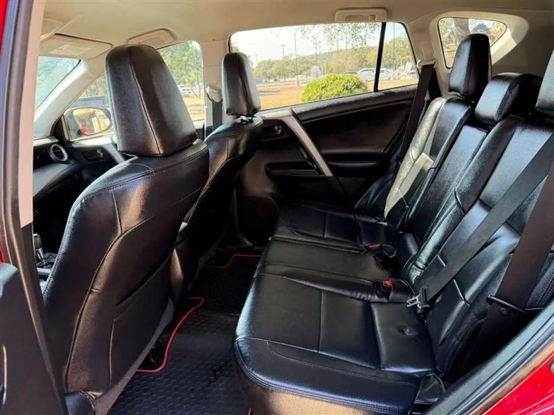 Toyota RAV4 LE FWD 2017