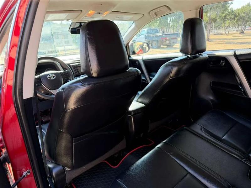 Toyota RAV4 LE FWD 2017