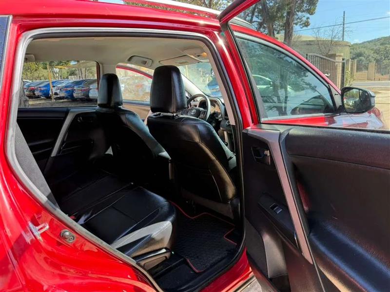 Toyota RAV4 LE FWD 2017