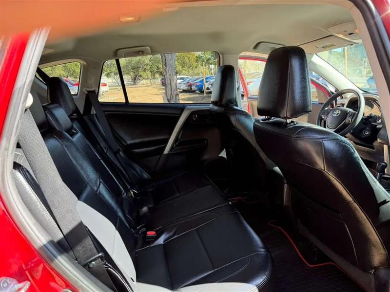 Toyota RAV4 LE FWD 2017