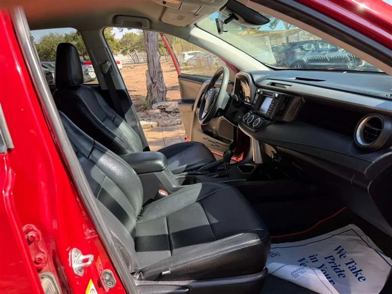 Toyota RAV4 LE FWD 2017