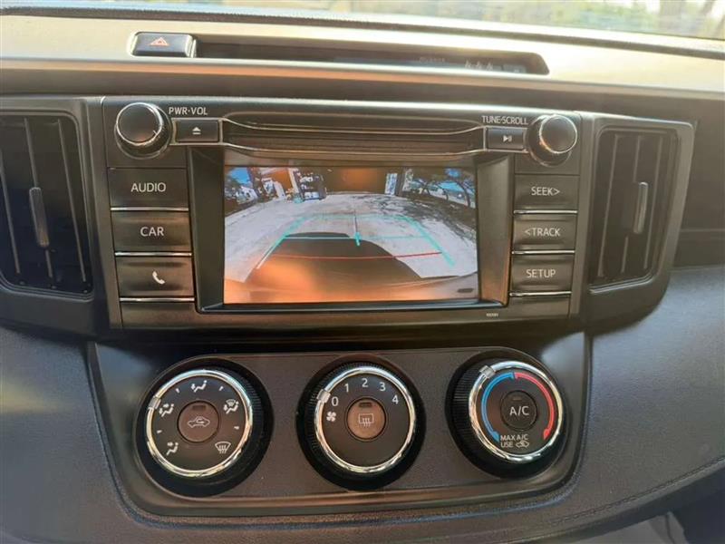 Toyota RAV4 LE FWD 2017