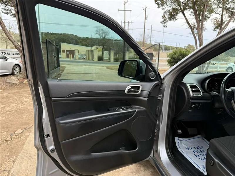 Jeep Grand Cherokee Laredo 2WD 2020