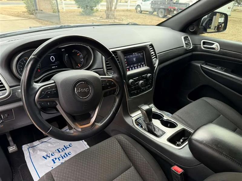 Jeep Grand Cherokee Laredo 2WD 2020