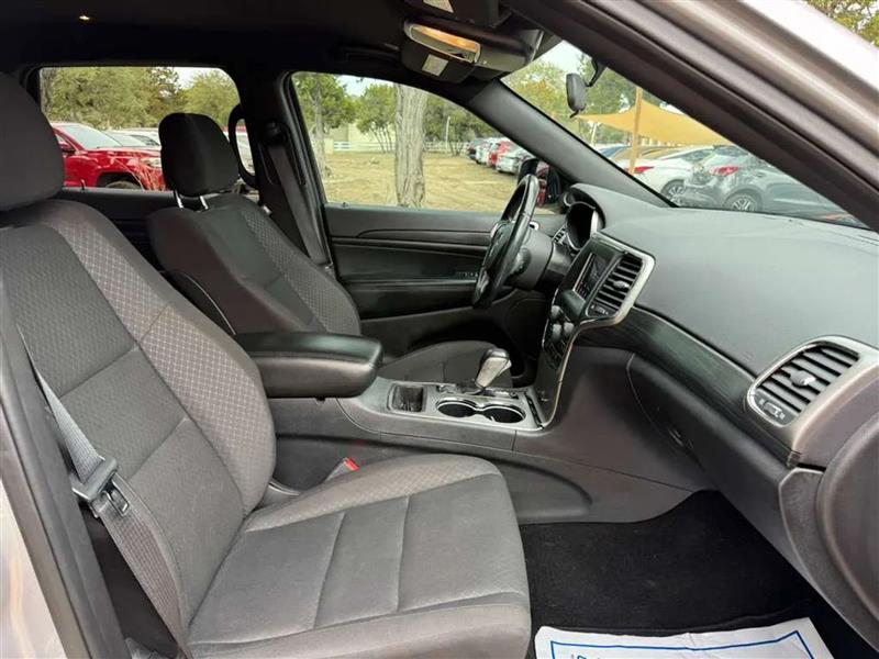 Jeep Grand Cherokee Laredo 2WD 2020