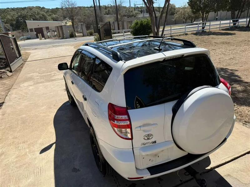 Toyota RAV4 Base I4 4WD 2011