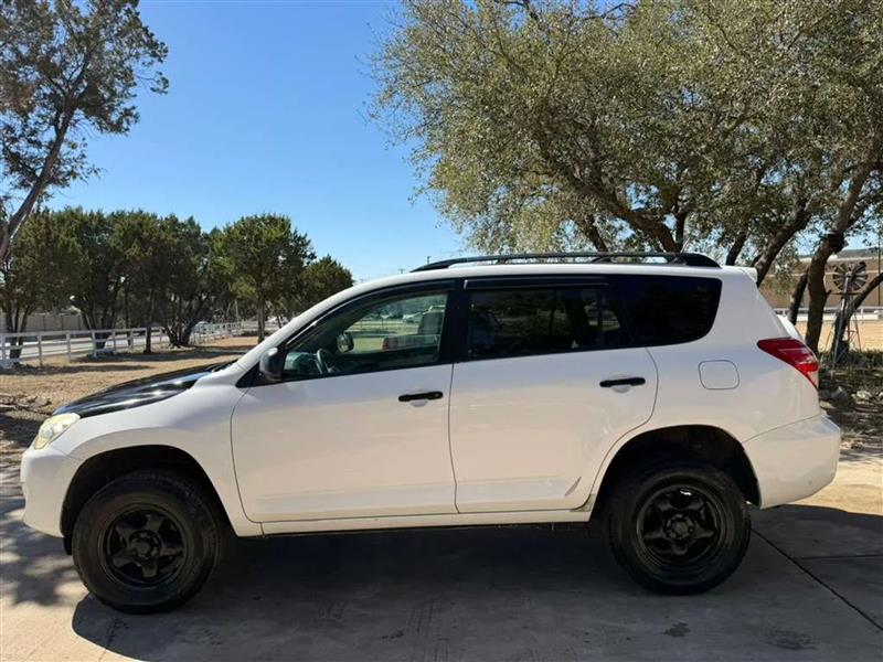 Toyota RAV4 Base I4 4WD 2011