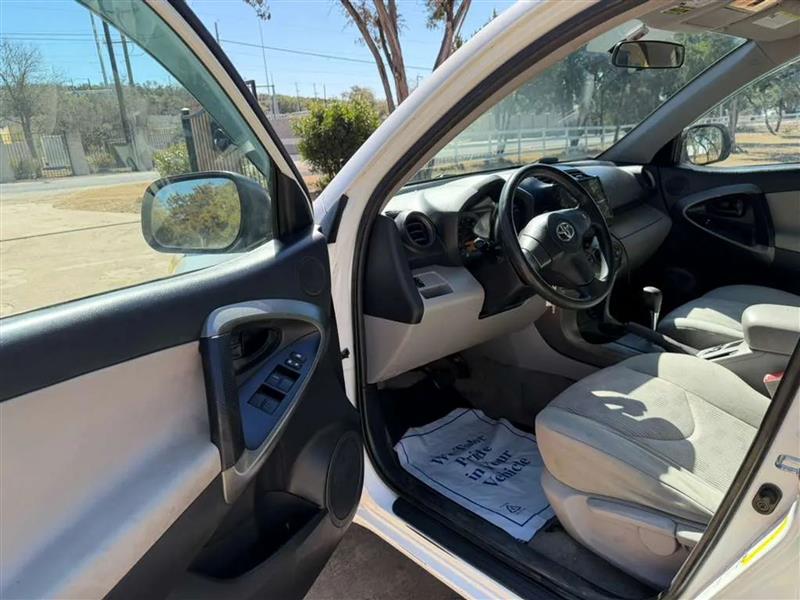 Toyota RAV4 Base I4 4WD 2011