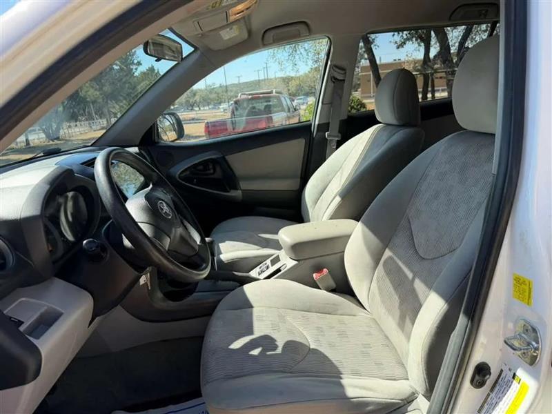 Toyota RAV4 Base I4 4WD 2011