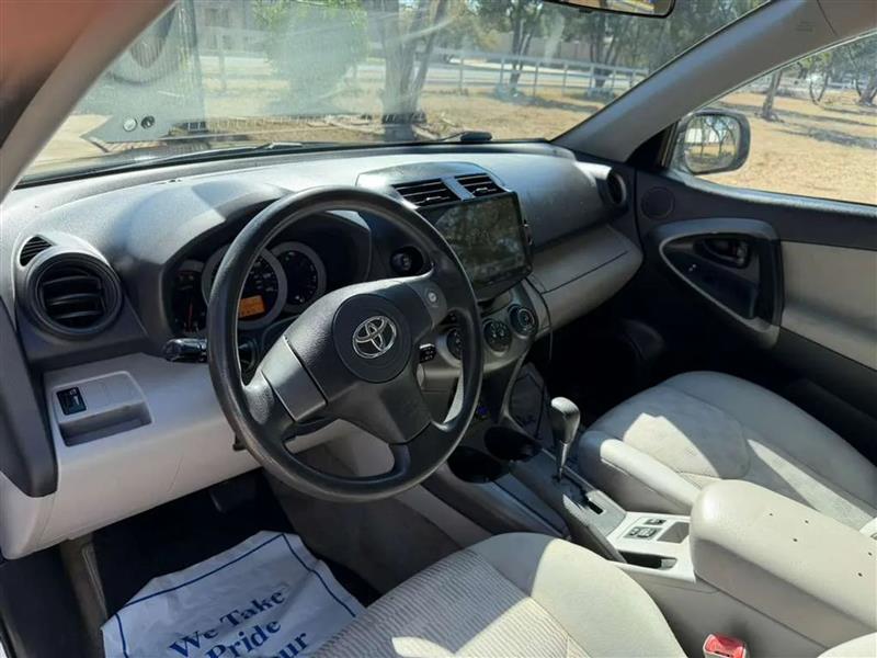 Toyota RAV4 Base I4 4WD 2011