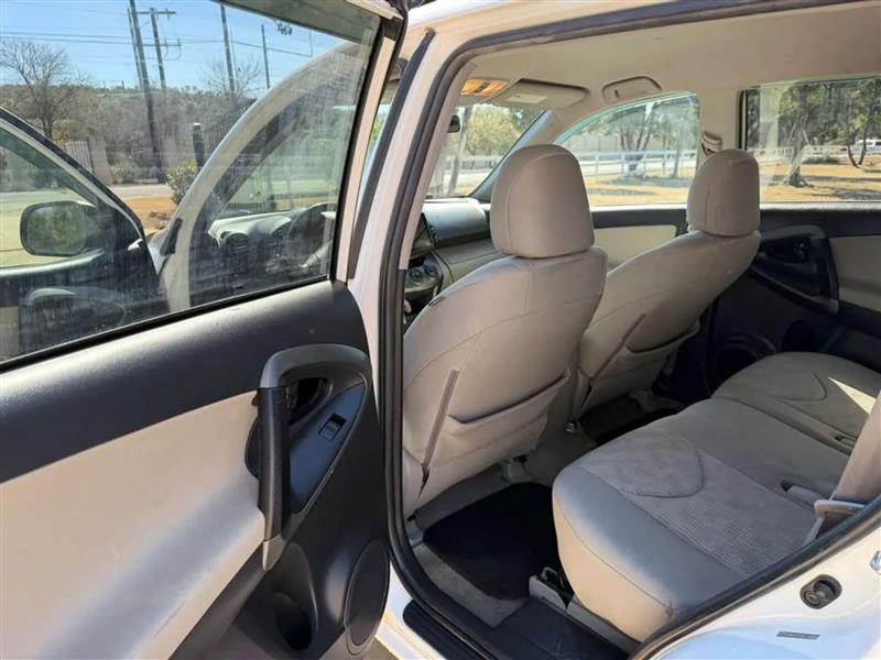 Toyota RAV4 Base I4 4WD 2011