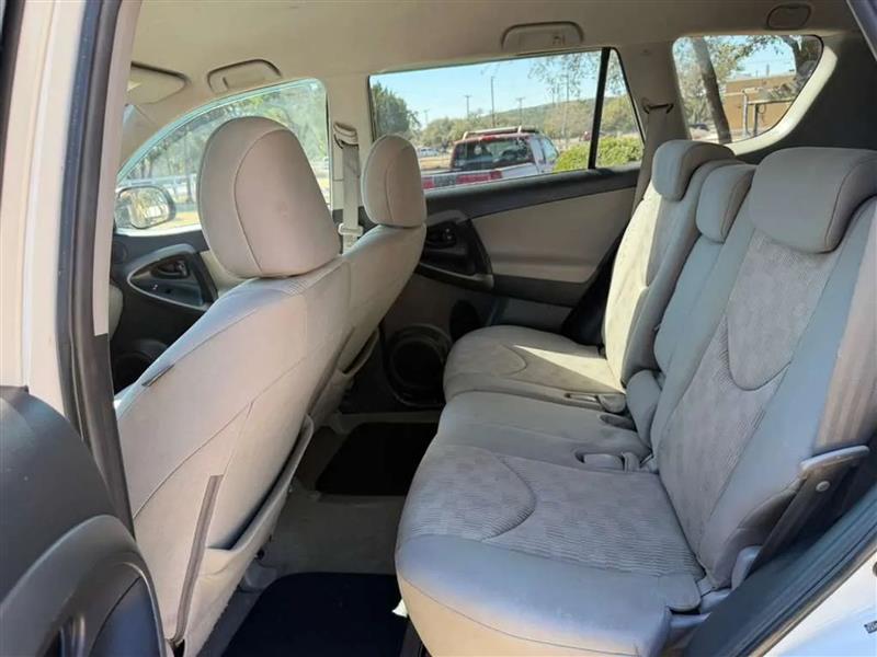 Toyota RAV4 Base I4 4WD 2011