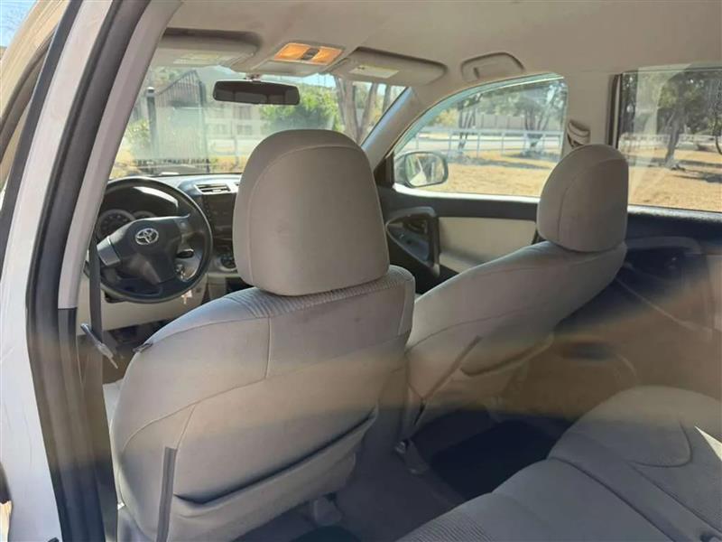 Toyota RAV4 Base I4 4WD 2011