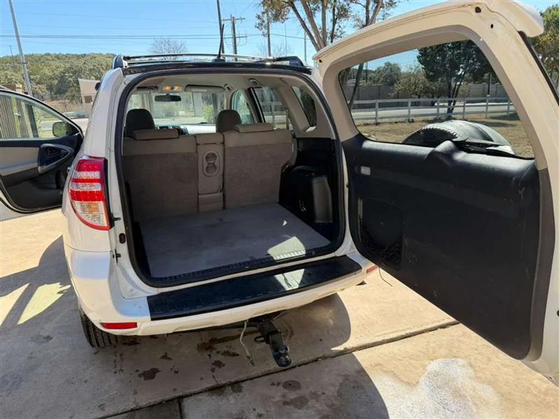 Toyota RAV4 Base I4 4WD 2011