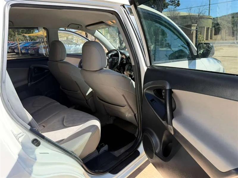 Toyota RAV4 Base I4 4WD 2011