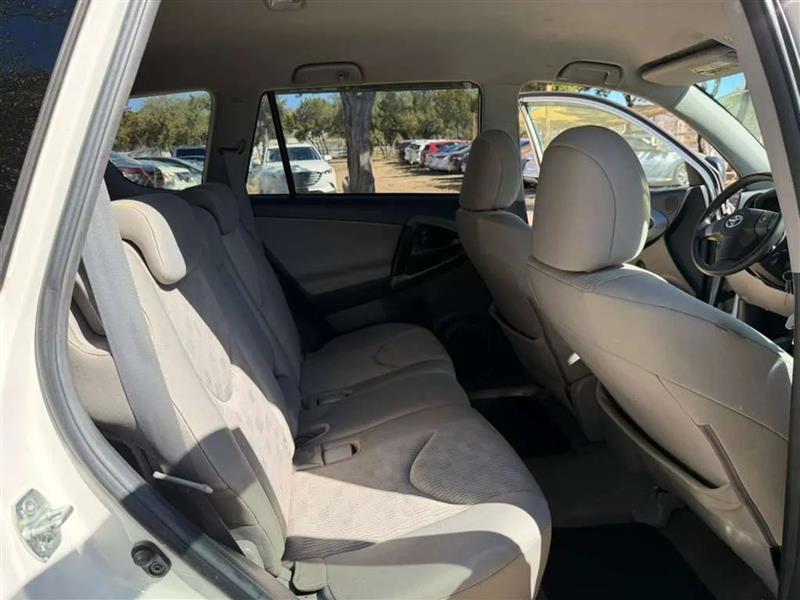 Toyota RAV4 Base I4 4WD 2011