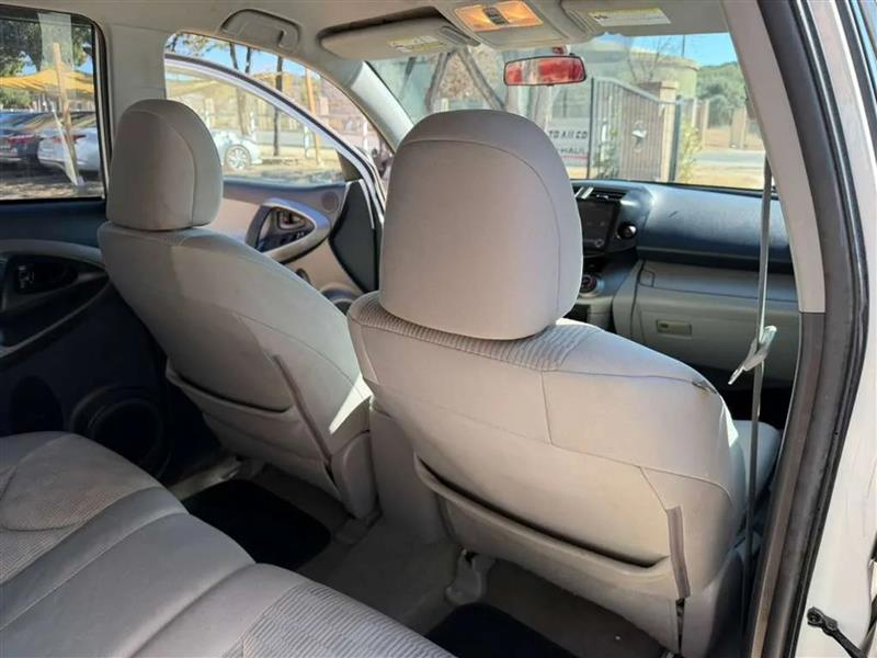 Toyota RAV4 Base I4 4WD 2011