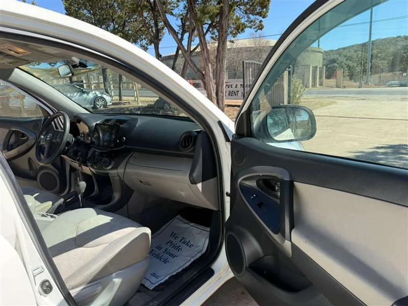 Toyota RAV4 Base I4 4WD 2011