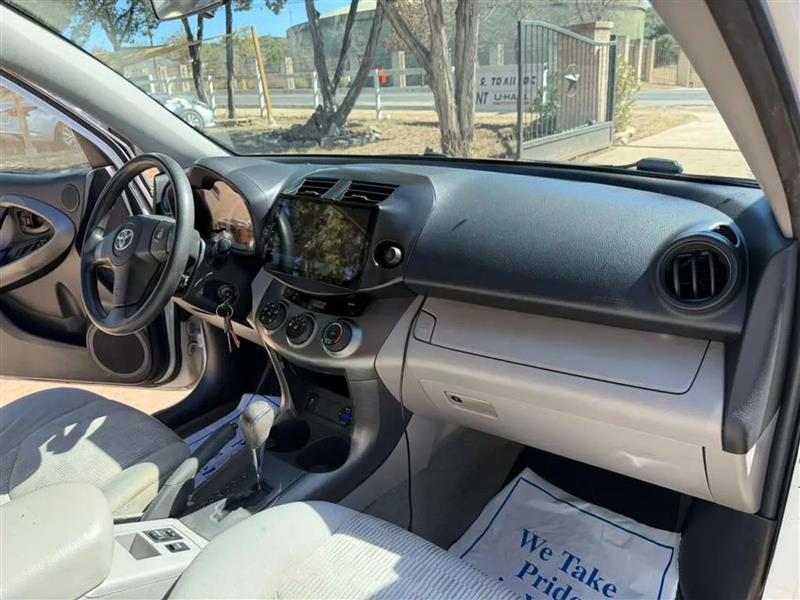 Toyota RAV4 Base I4 4WD 2011