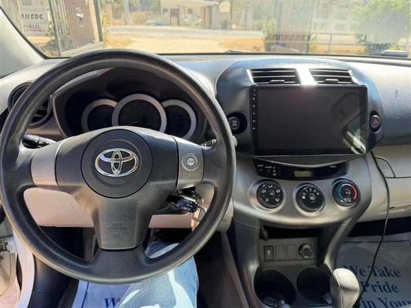 Toyota RAV4 Base I4 4WD 2011