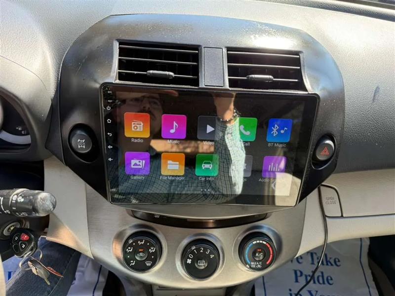 Toyota RAV4 Base I4 4WD 2011