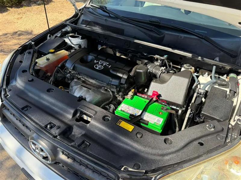 Toyota RAV4 Base I4 4WD 2011