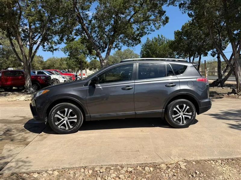 Toyota RAV4 LE FWD 2016