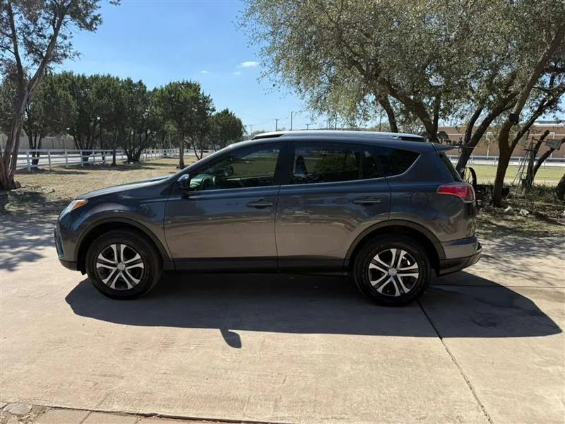 Toyota RAV4 LE FWD 2016