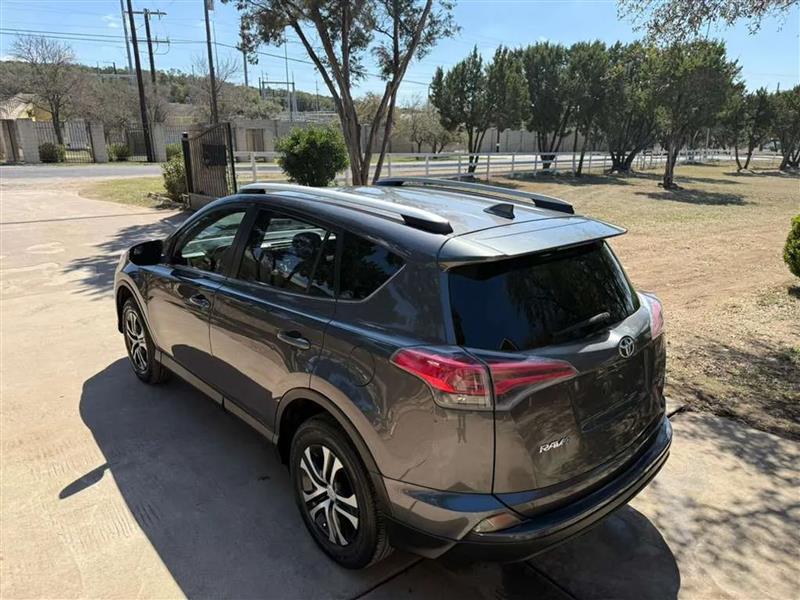 Toyota RAV4 LE FWD 2016