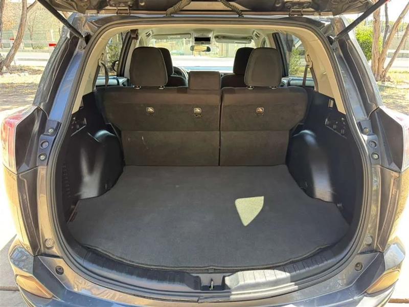 Toyota RAV4 LE FWD 2016